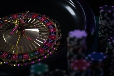 glory303 live-dealer table and mobile app interface